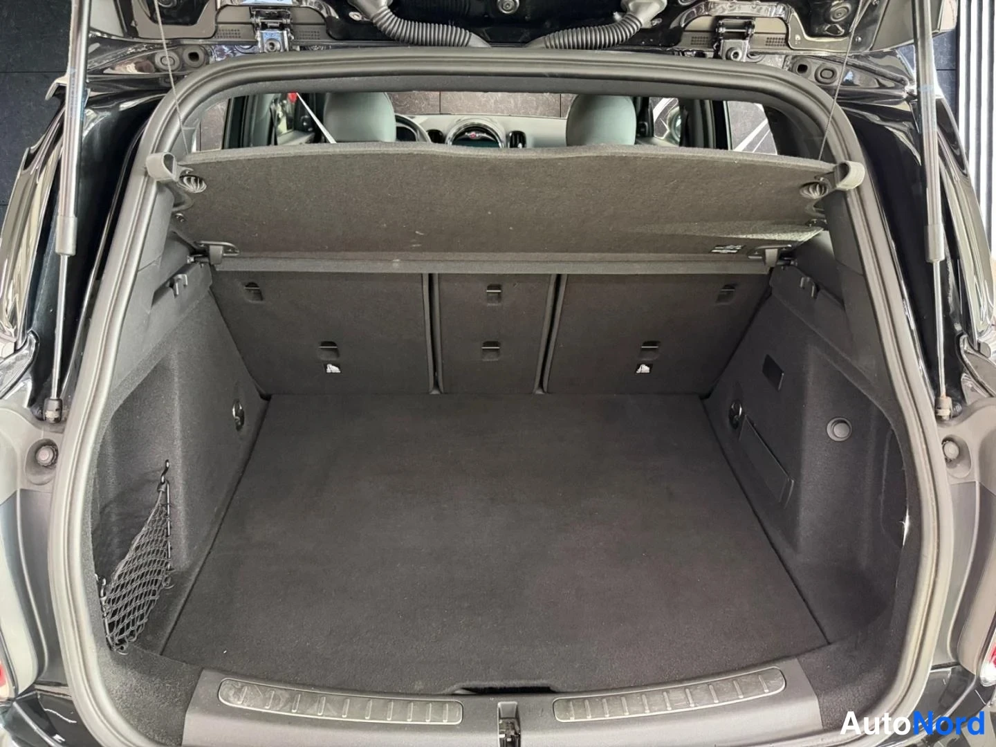 Musta Mini Countryman Cooper SE ALL4 2023, tavaratila, kuva 20