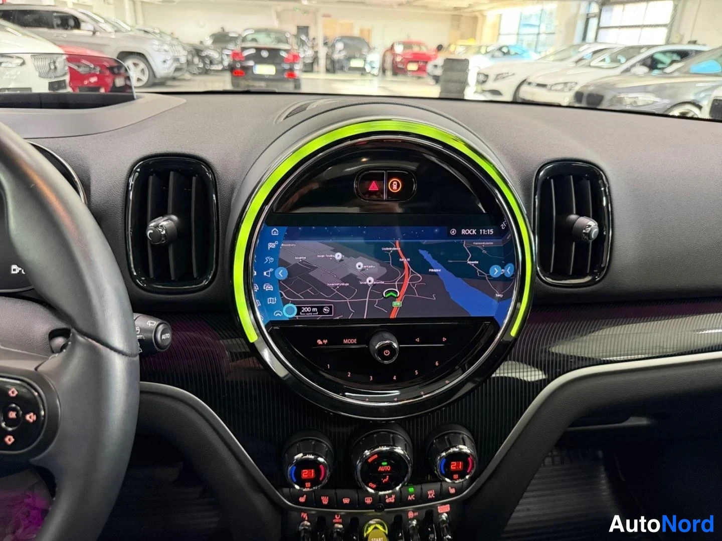 Musta Mini Countryman Cooper SE ALL4 2023, ohjaamo, kuva 17