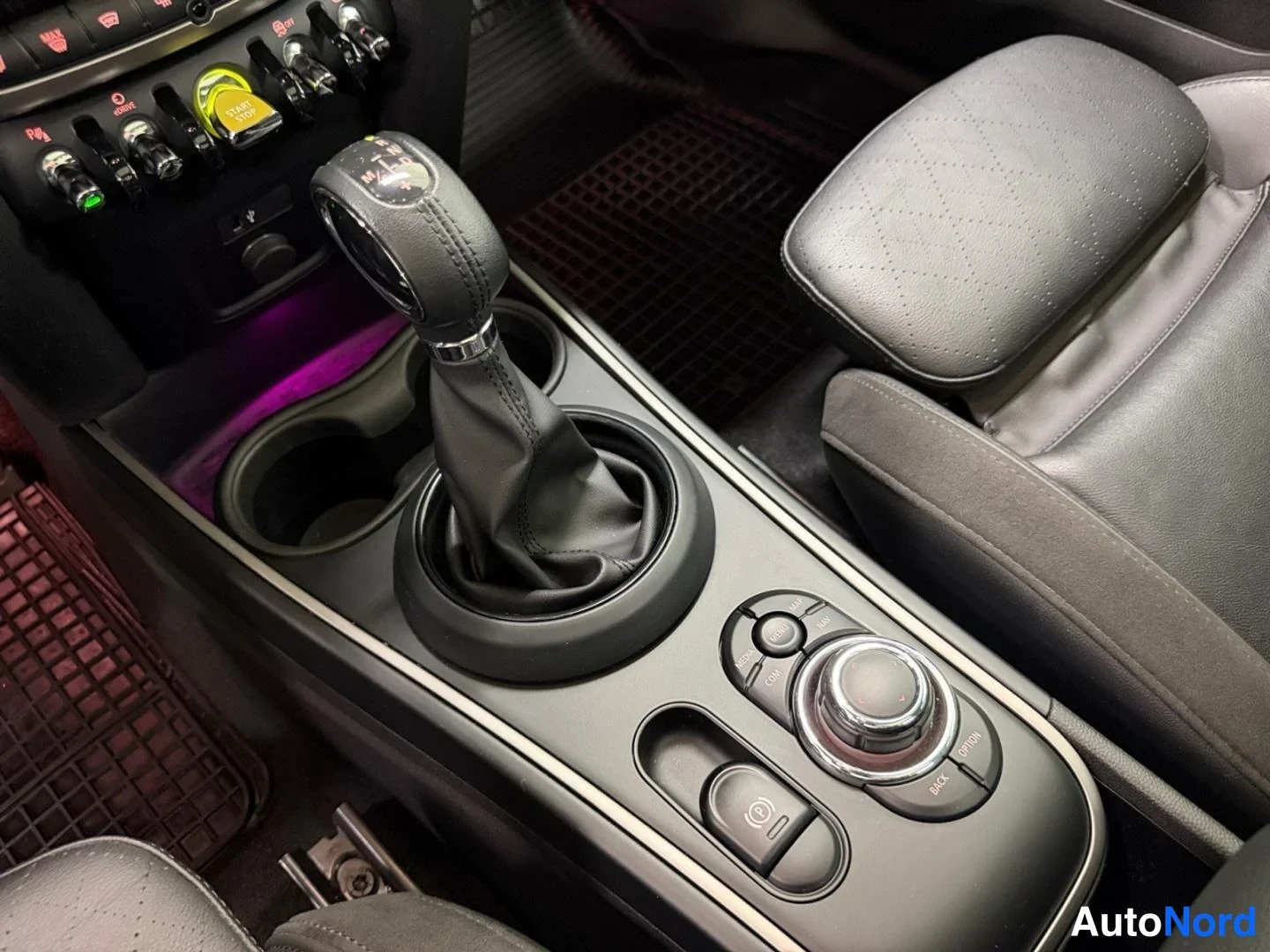 Musta Mini Countryman Cooper SE ALL4 2023, yksityiskohta, kuva 27