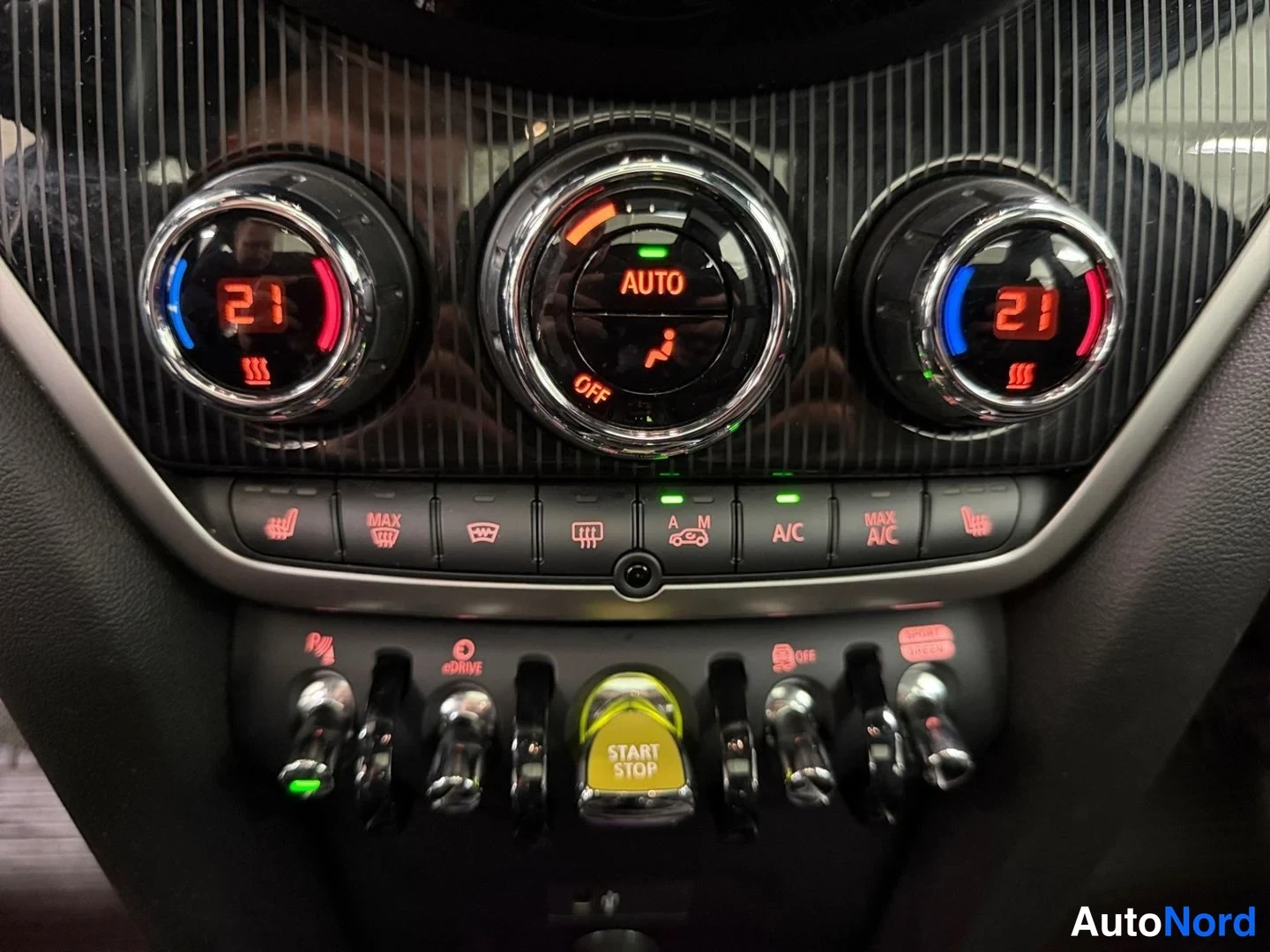 Musta Mini Countryman Cooper SE ALL4 2023, yksityiskohta, kuva 31
