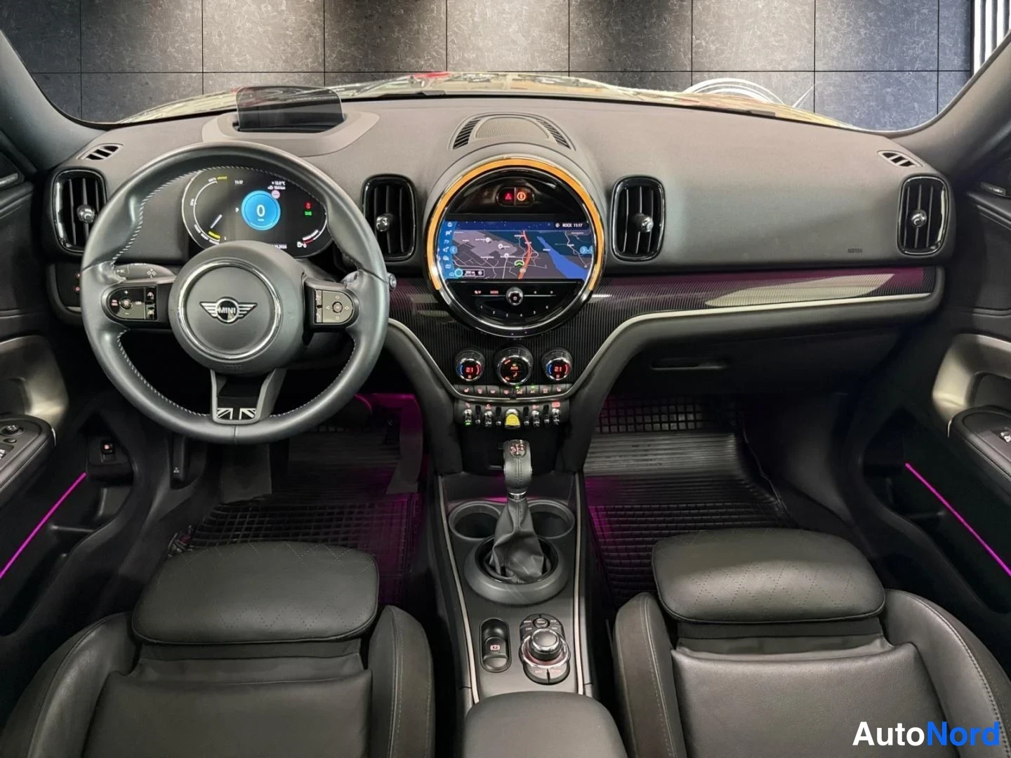 Musta Mini Countryman Cooper SE ALL4 2023, ohjaamo, kuva 9