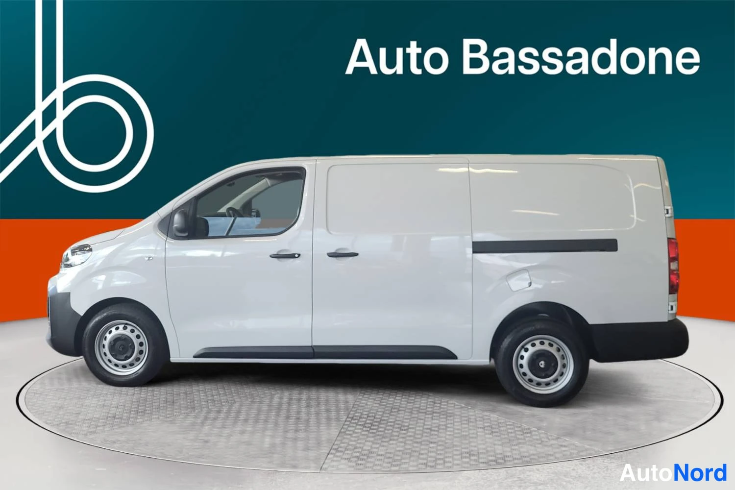 Valkoinen Citroen Jumpy 2026, sivulta, kuva 5