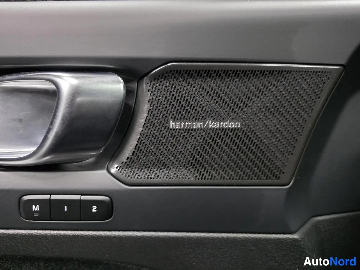 Harmaa Volvo XC40 2024, yksityiskohta, kuva 18