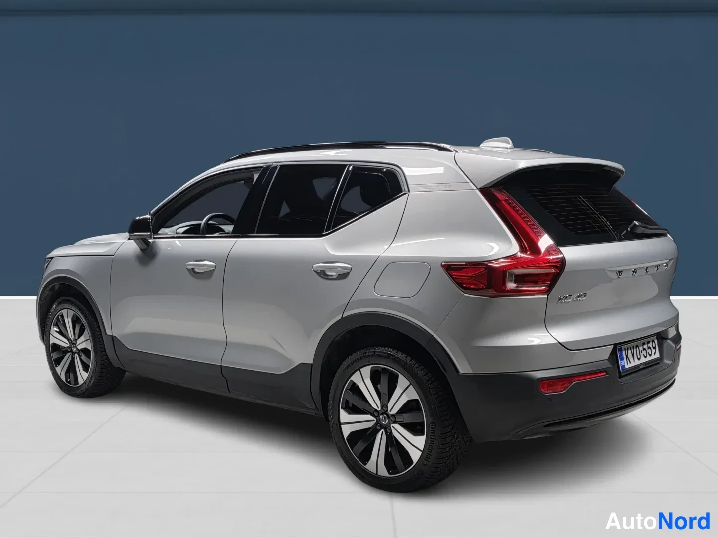 Harmaa Volvo XC40 2024, takaviisto, kuva 6
