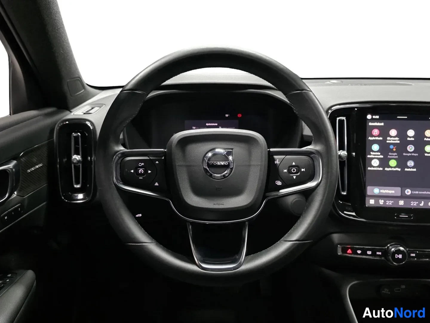 Harmaa Volvo XC40 2024, ohjaamo, kuva 9