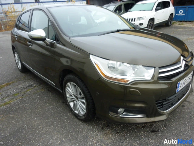 Ruskea Citroen C4 2014, etuviisto, keula oikealle, kuva 2