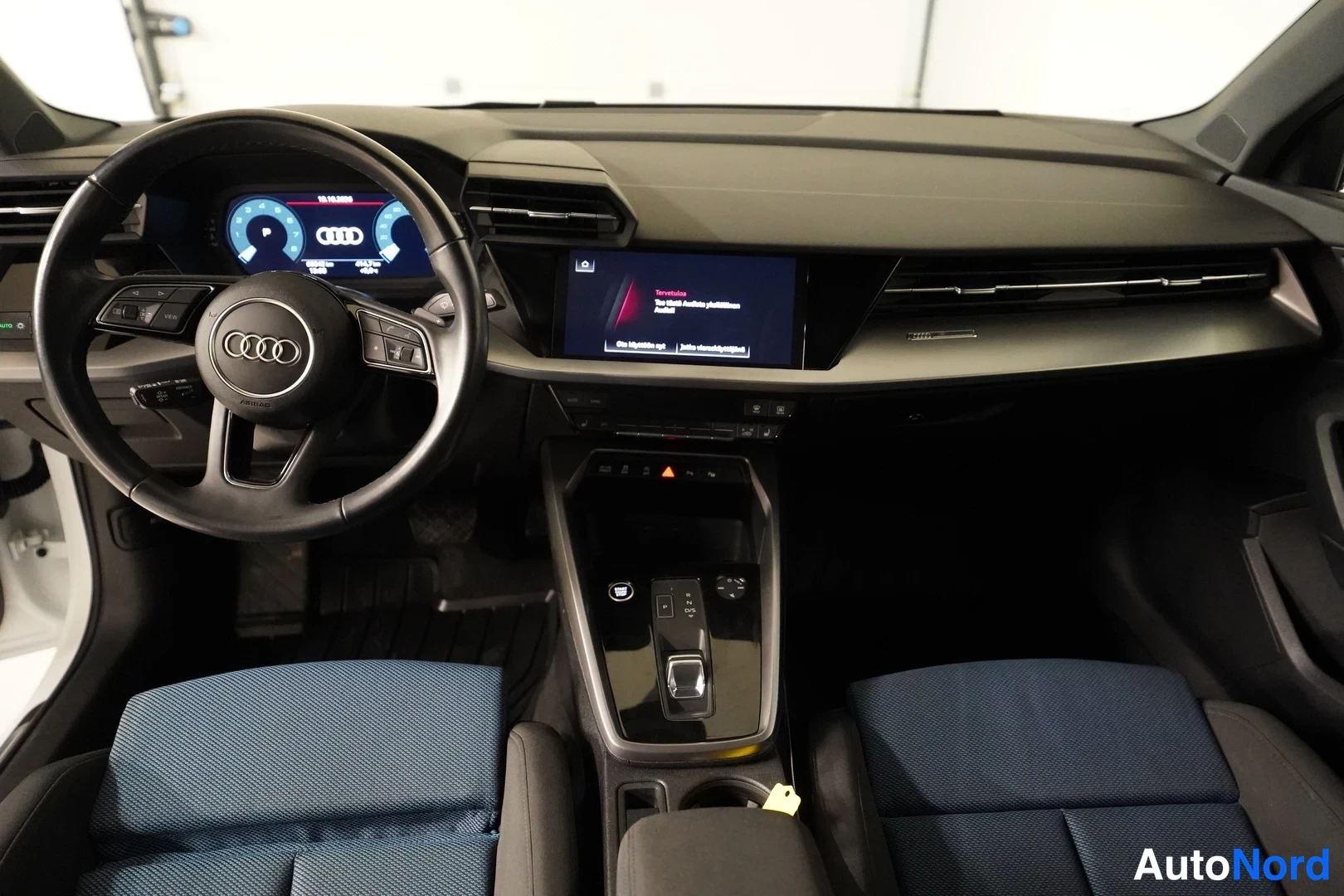 Valkoinen Audi A3 Sportback 2024, ohjaamo, kuva 8