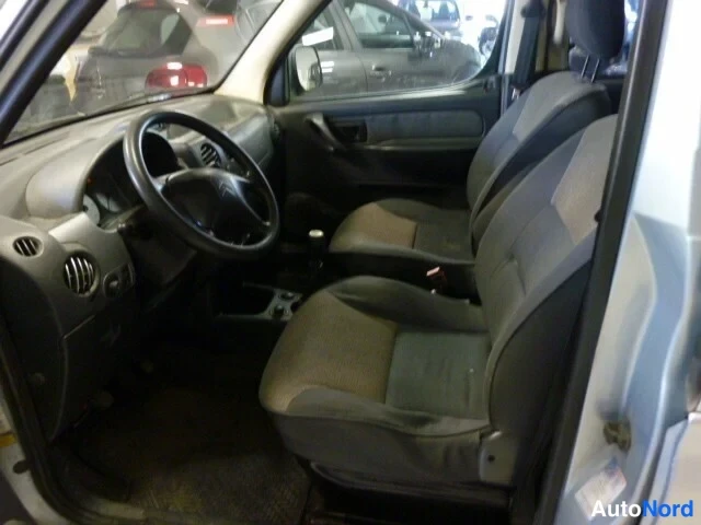Hopea Citroen Berlingo 2004, etuistuimet, kuva 6