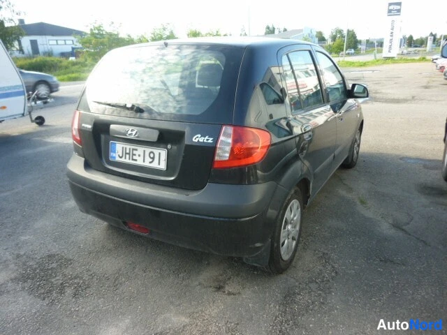 Musta Hyundai Getz 2008, takaviisto, kuva 2