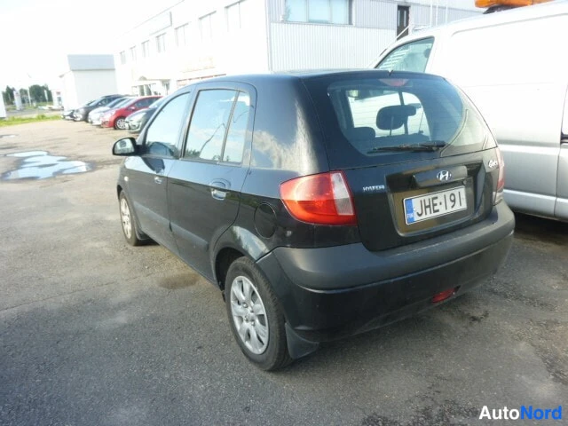 Musta Hyundai Getz 2008, takaviisto, kuva 3