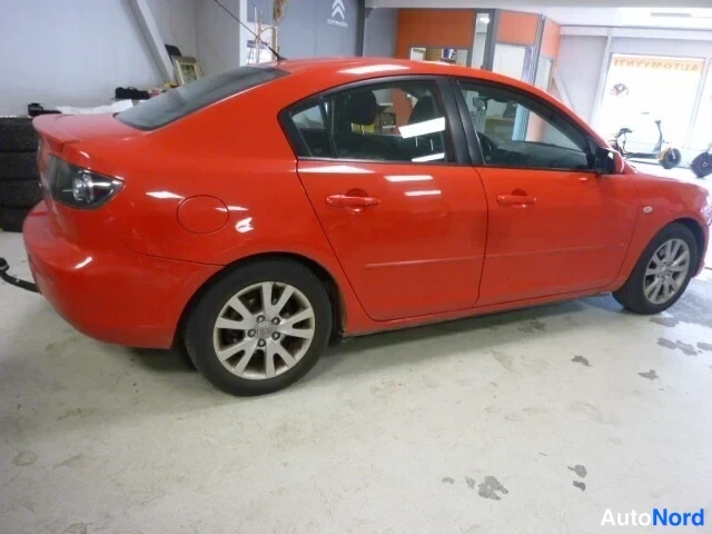 Punainen Mazda 3 2007, takaviisto, kuva 2