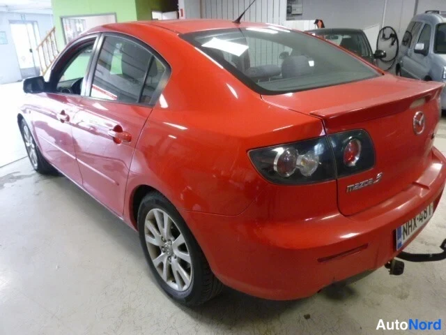 Punainen Mazda 3 2007, takaviisto, kuva 3