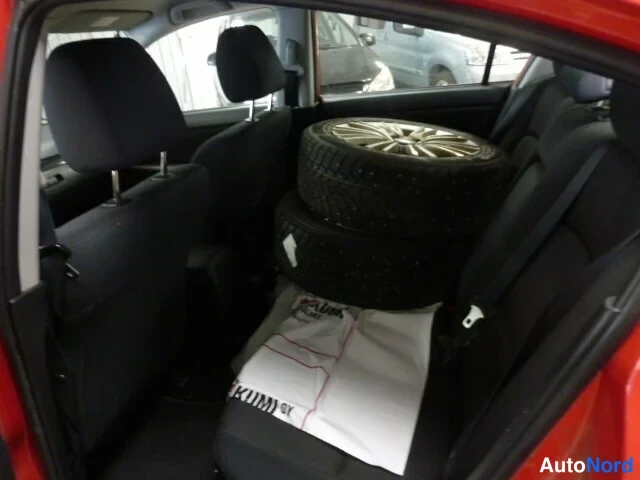 Punainen Mazda 3 2007, takaistuimet, kuva 5
