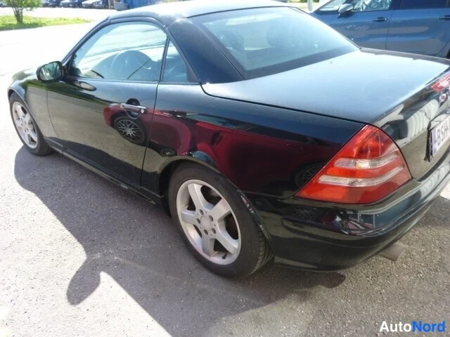 Musta Mercedes-Benz SLK 230 2001, takaviisto, kuva 3
