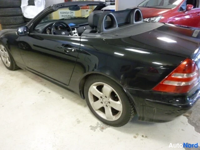Musta Mercedes-Benz SLK 230 2001, takaviisto, kuva 5