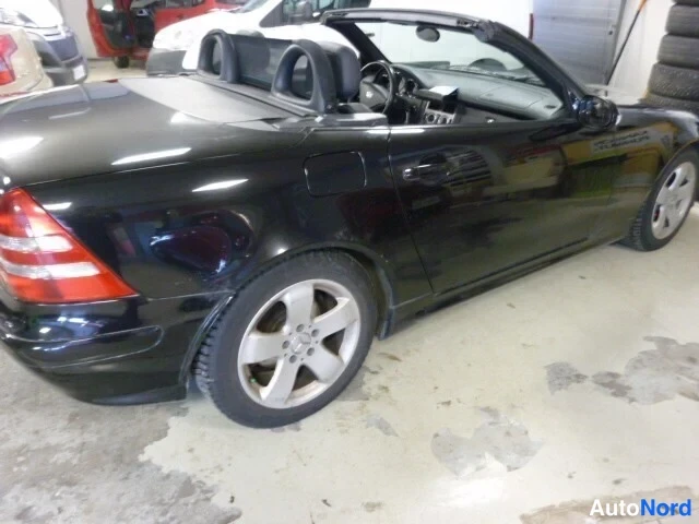 Musta Mercedes-Benz SLK 230 2001, takaviisto, kuva 6