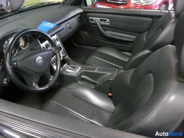 Musta Mercedes-Benz SLK 230 2001, ohjaamo, kuva 7