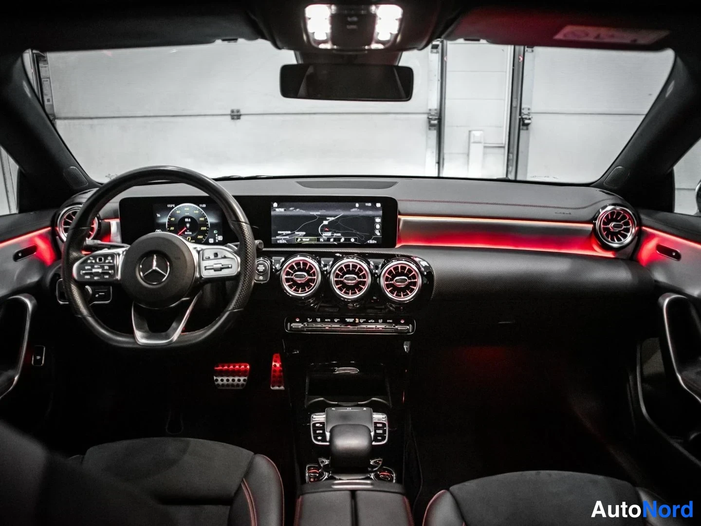Musta Mercedes-Benz CLA 220 4MATIC 2020, ohjaamo, kuva 9