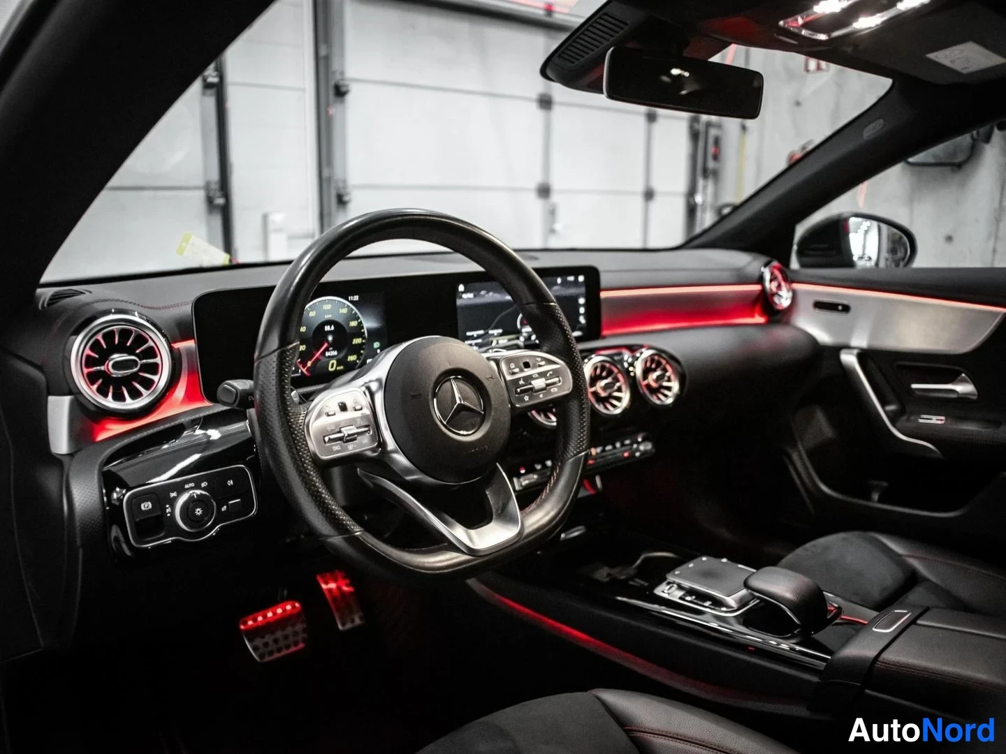 Musta Mercedes-Benz CLA 220 4MATIC 2020, ohjaamo, kuva 8