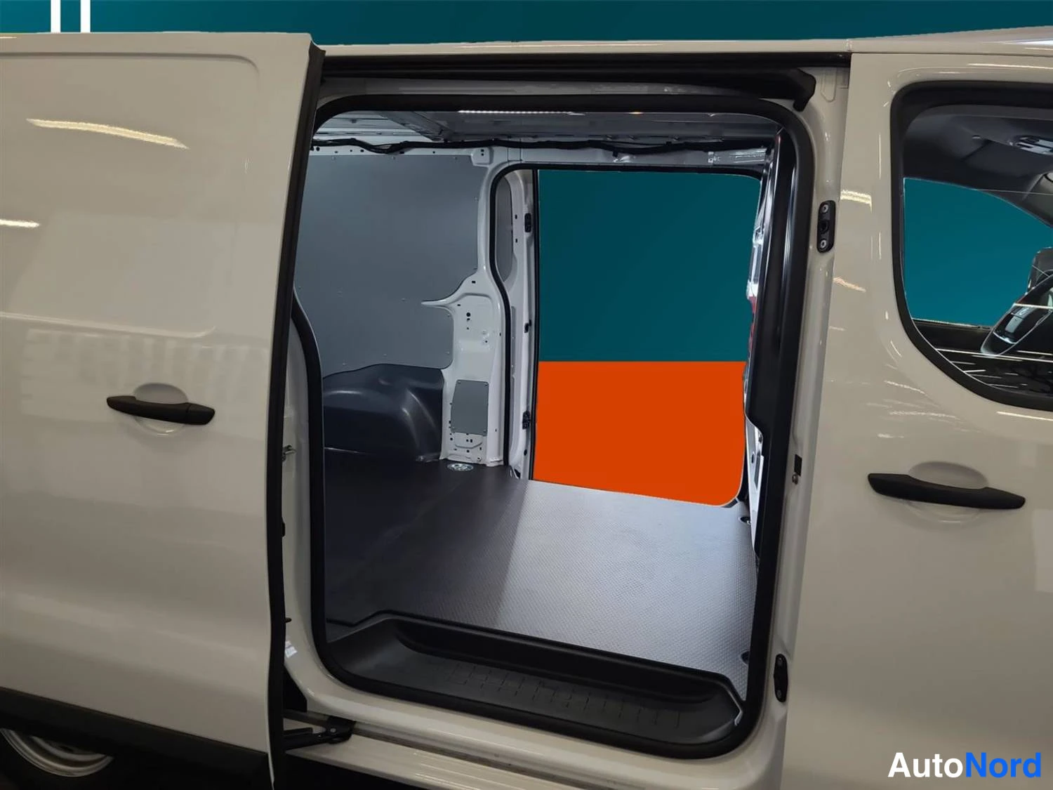 Valkoinen Citroen Jumpy 2026, tavaratila, kuva 10