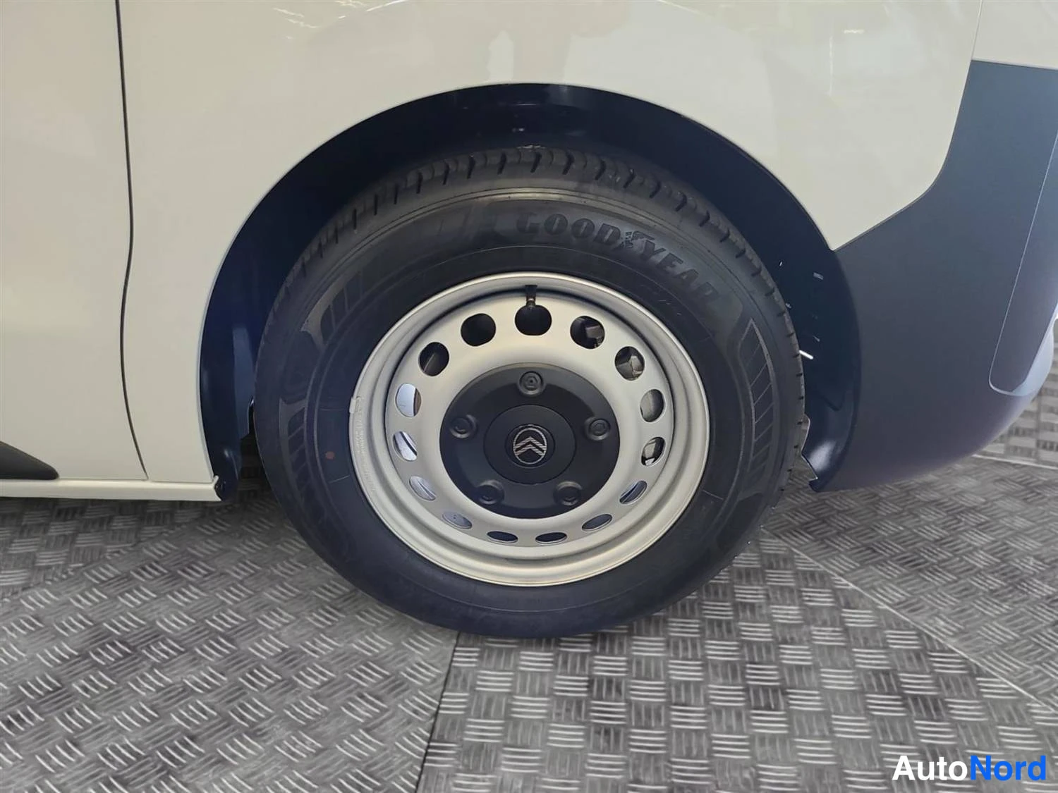 Valkoinen Citroen Jumpy 2026, yksityiskohta, kuva 13