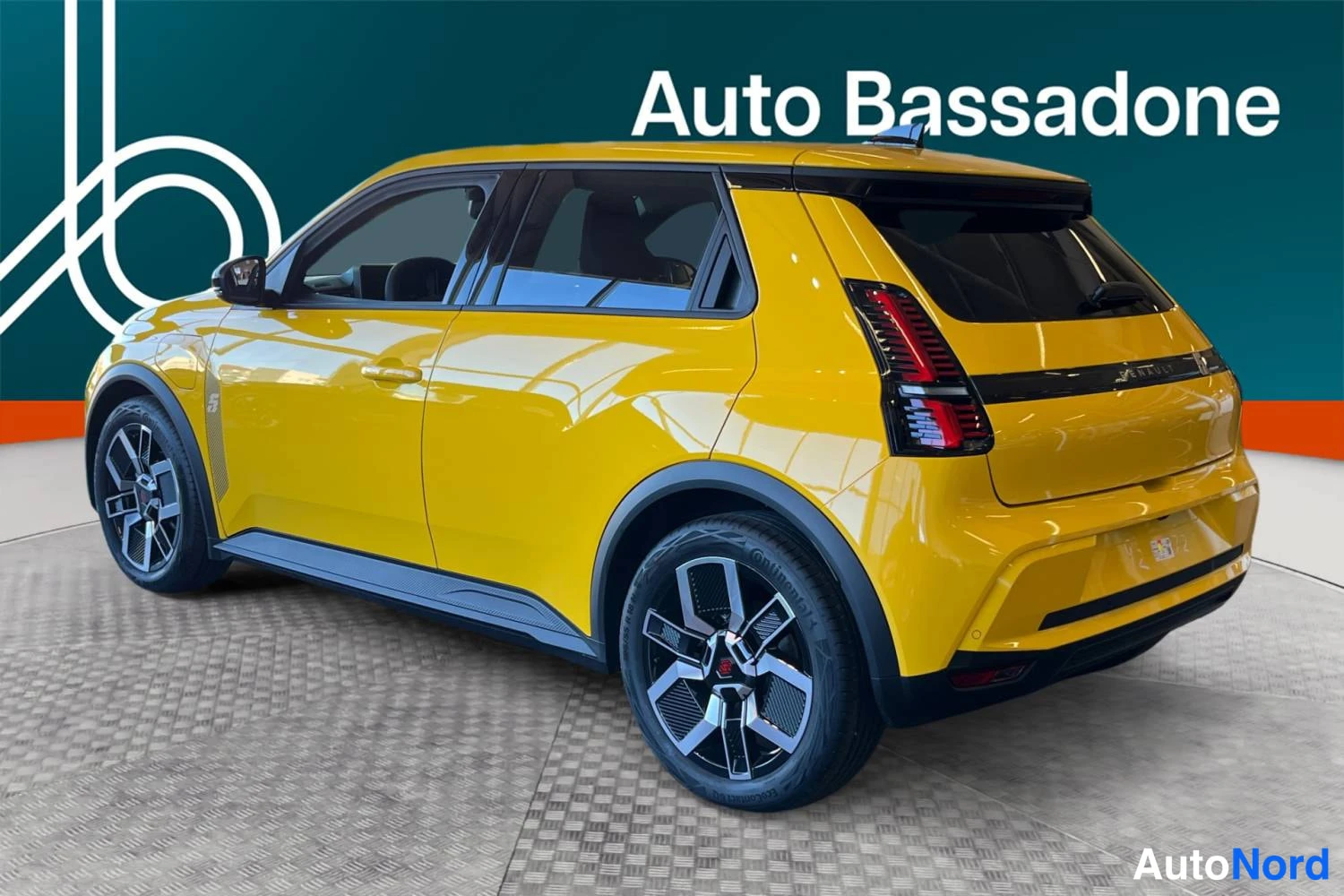 Keltainen Renault 5 E-Tech electric 2026, takaviisto, kuva 7