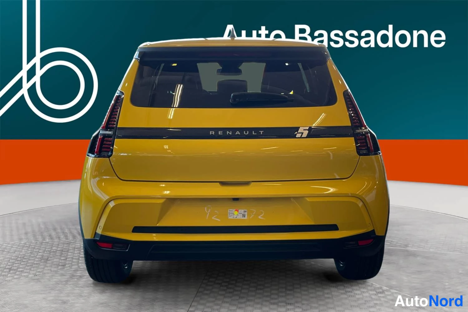 Keltainen Renault 5 E-Tech electric 2026, takaa, kuva 8