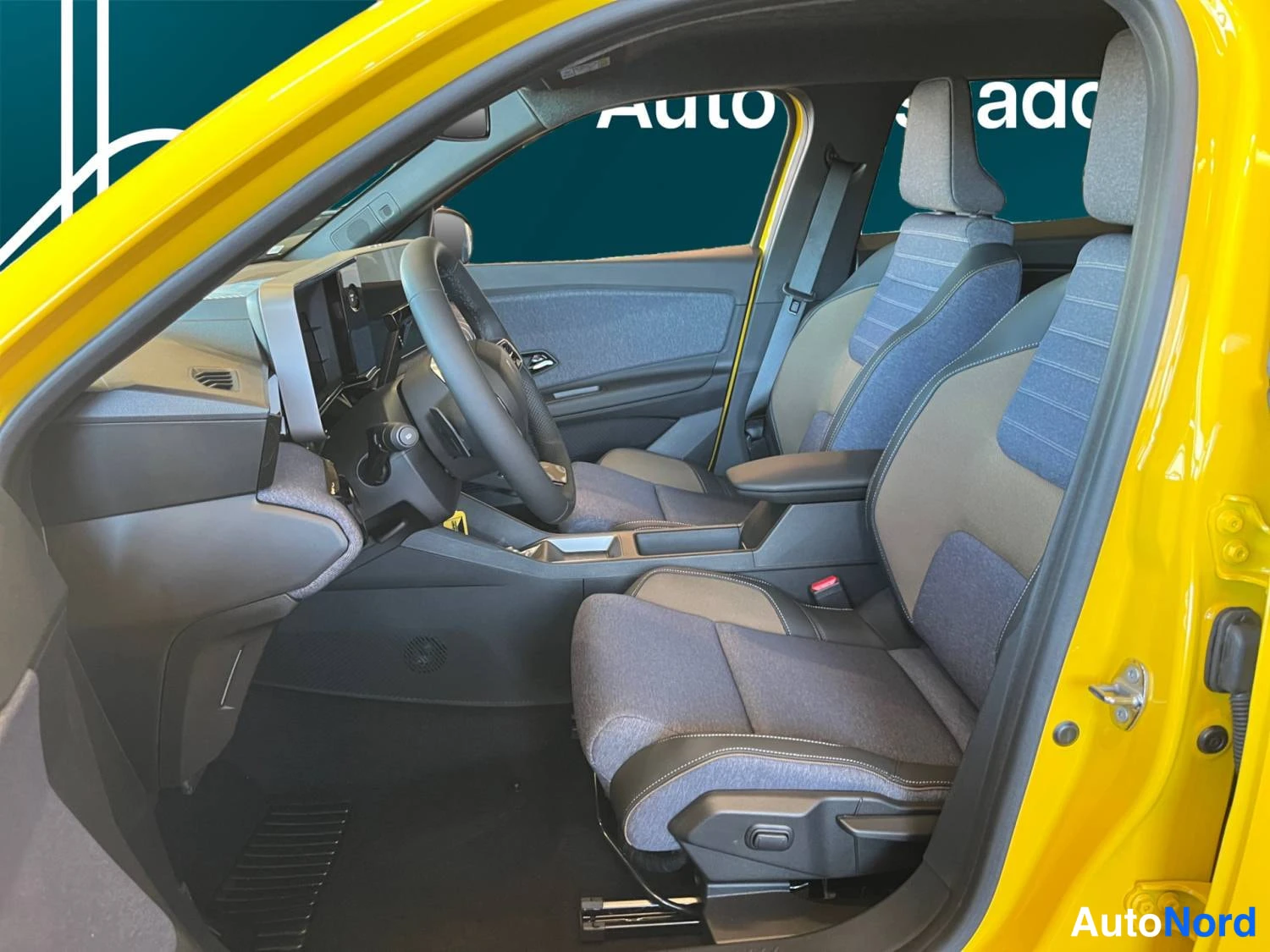 Keltainen Renault 5 E-Tech electric 2026, ohjaamo, kuva 9