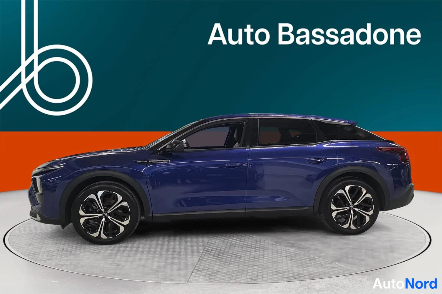 Sininen Citroen C5 x 2023, sivulta, kuva 5