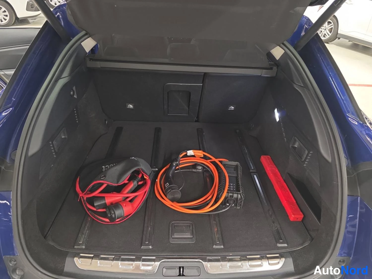 Sininen Citroen C5 x 2023, tavaratila, kuva 15