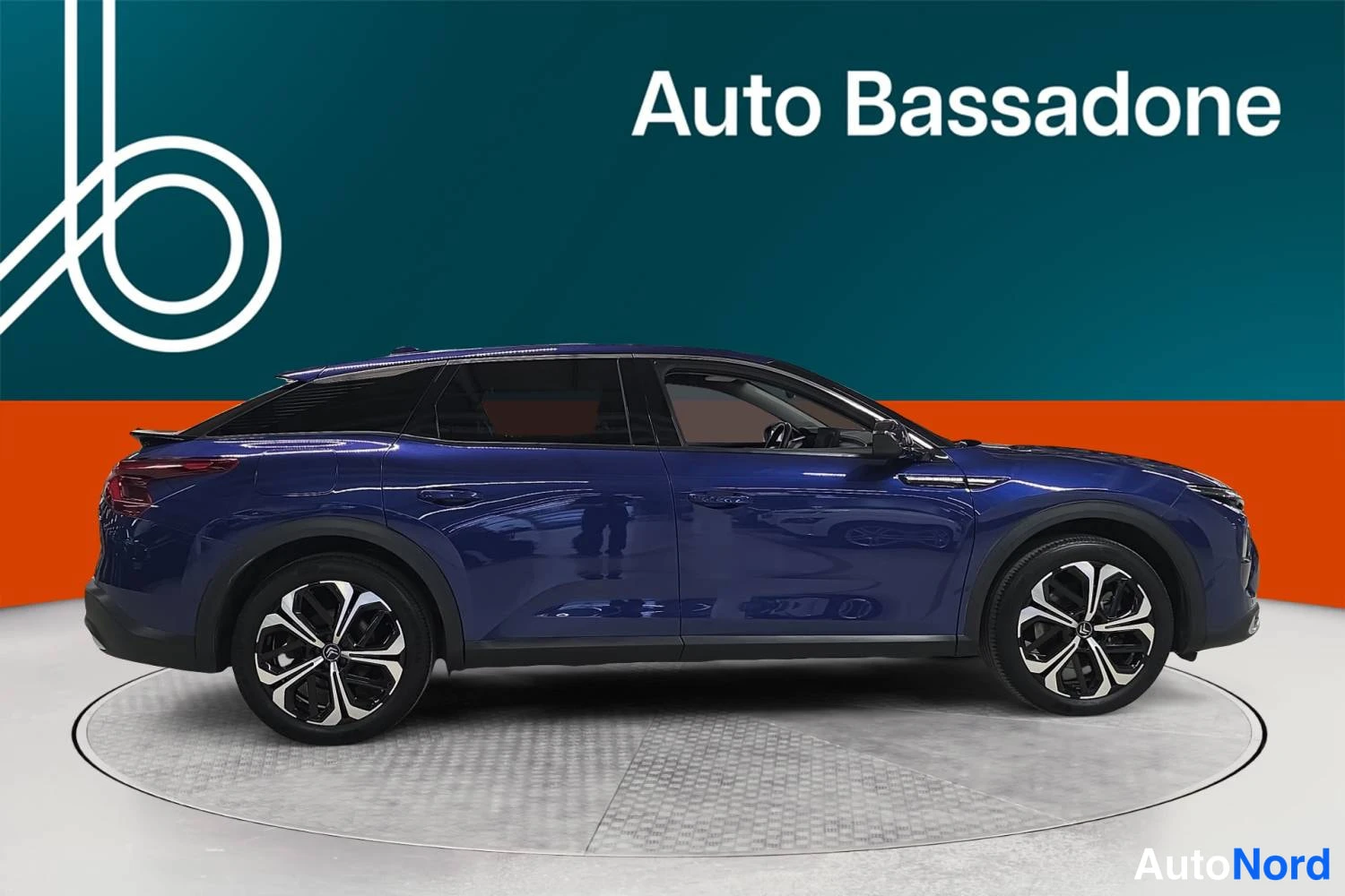 Sininen Citroen C5 x 2023, sivulta, kuva 4