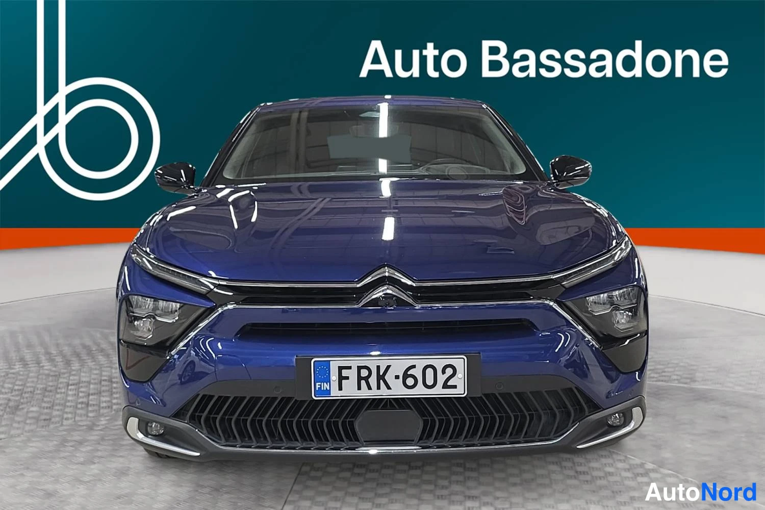 Sininen Citroen C5 x 2023, edestä, kuva 3