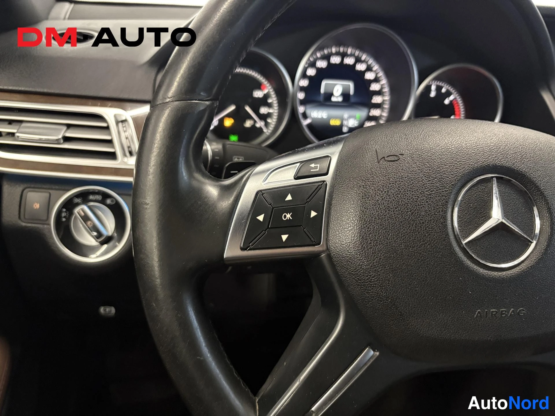 Musta Mercedes-Benz E 200 d 2014, yksityiskohta, kuva 22