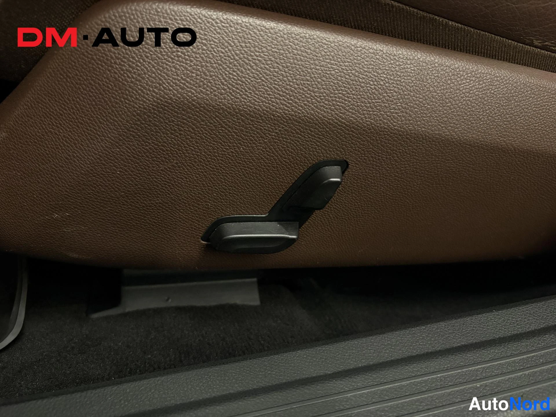 Musta Mercedes-Benz E 200 d 2014, yksityiskohta, kuva 23