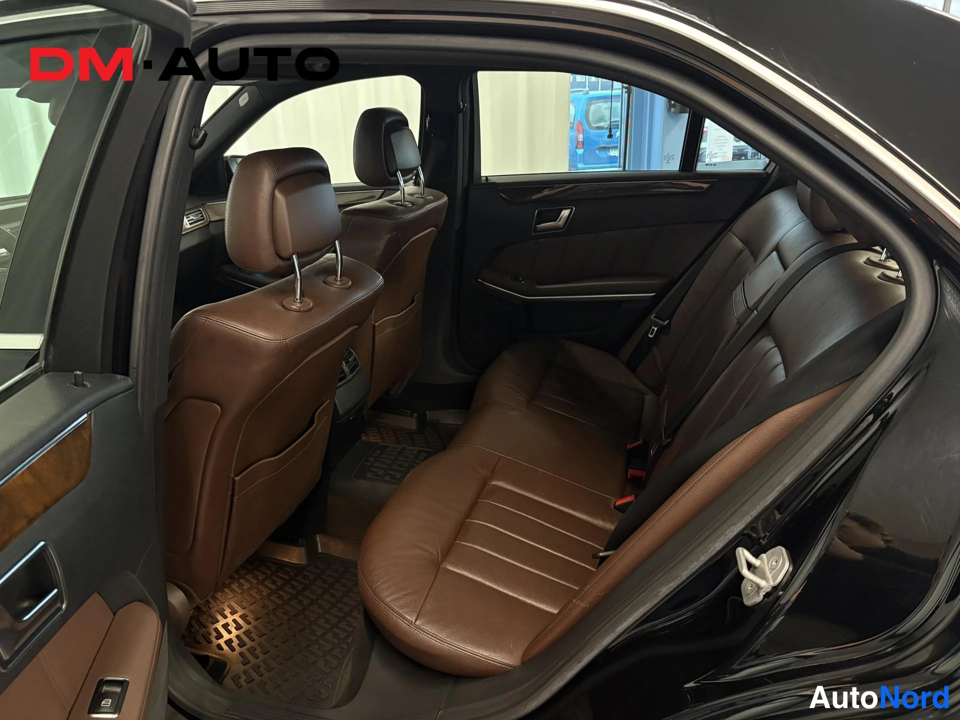 Musta Mercedes-Benz E 200 d 2014, takaistuimet, kuva 17
