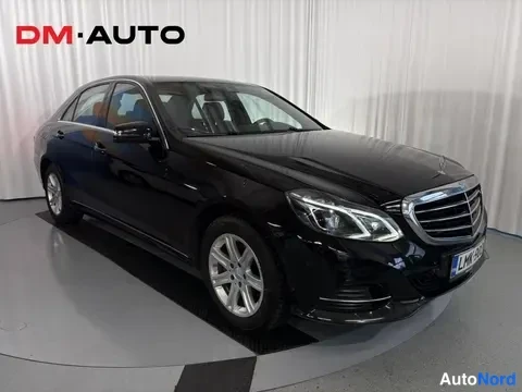 Musta Mercedes-Benz E 200 d 2014, etuviisto, keula oikealle, kuva 4