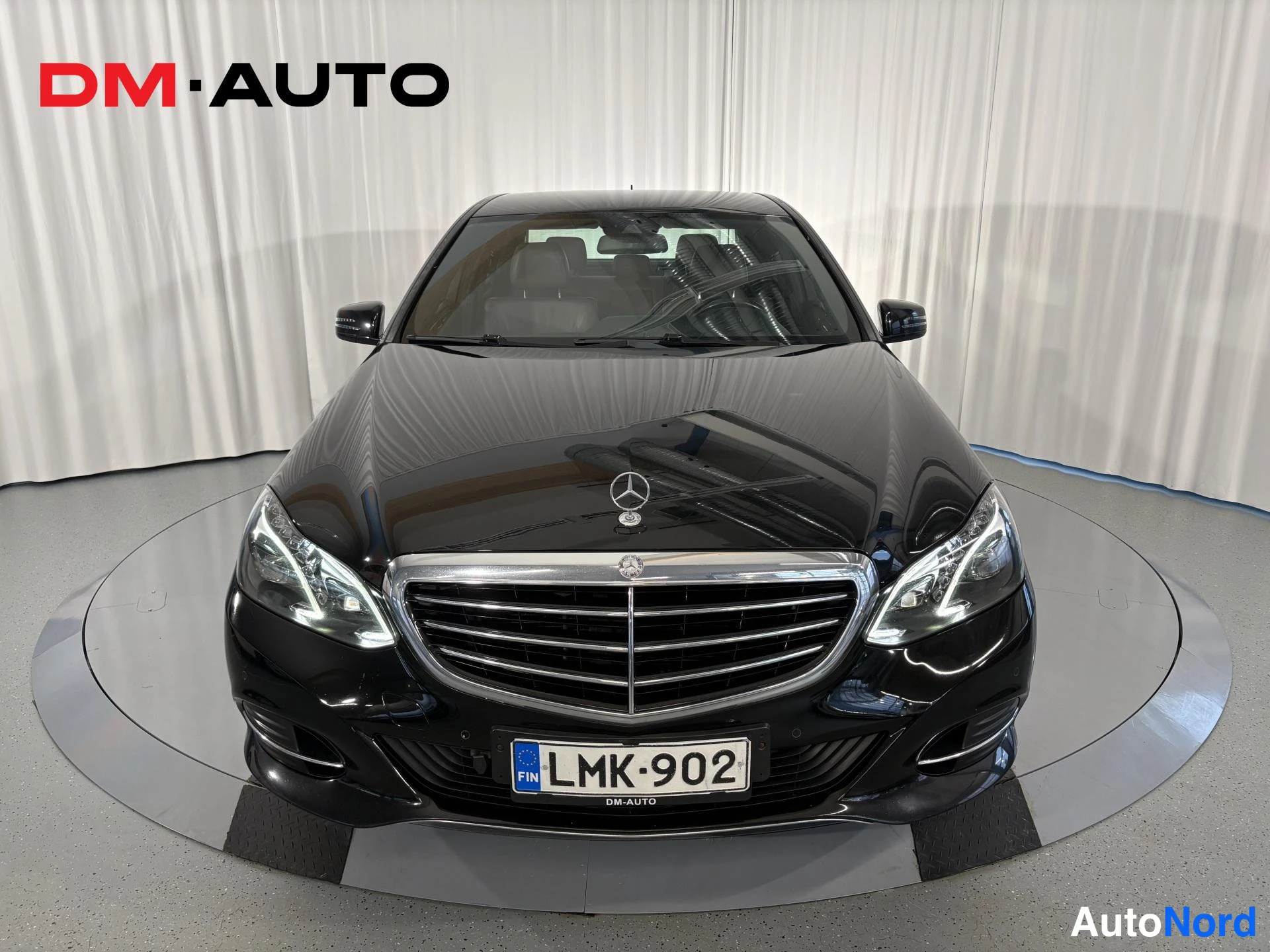 Musta Mercedes-Benz E 200 d 2014, edestä, kuva 7