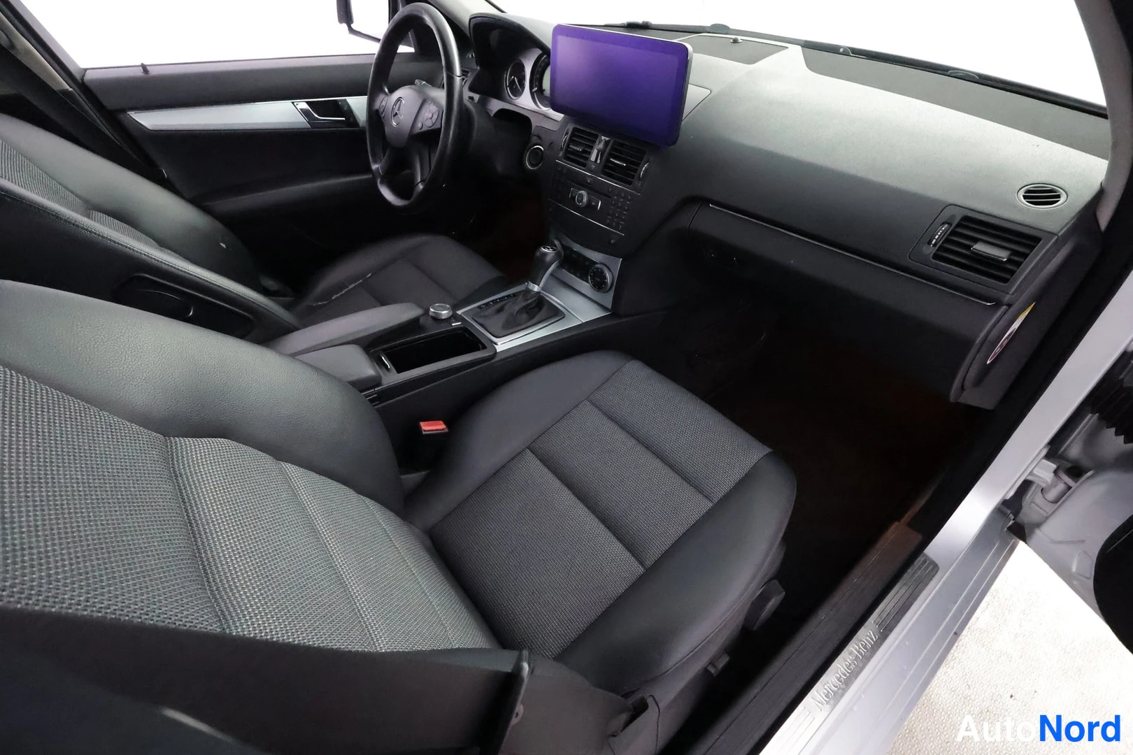 Hopea Mercedes-Benz C 220 CDI 2007, ohjaamo, kuva 9