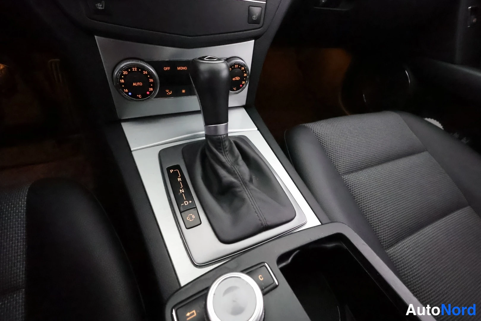 Hopea Mercedes-Benz C 220 CDI 2007, ohjaamo, kuva 10
