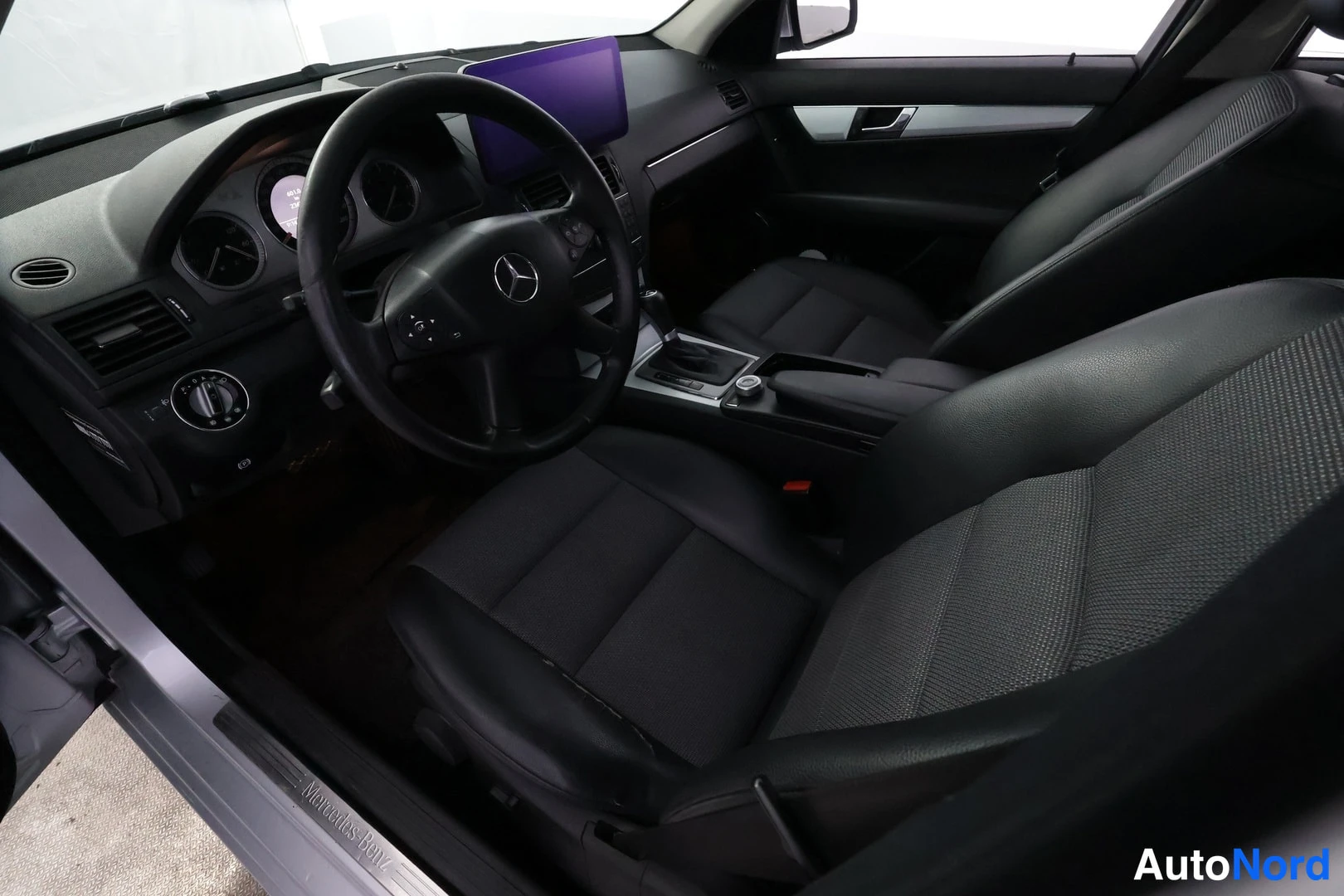 Hopea Mercedes-Benz C 220 CDI 2007, ohjaamo, kuva 7