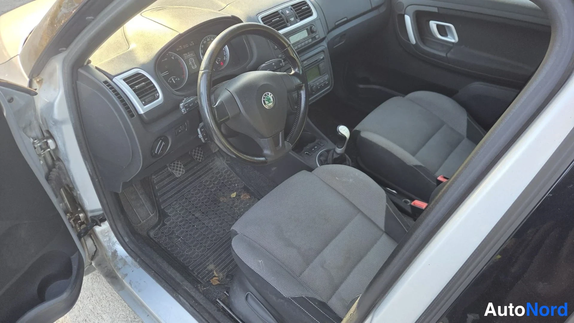 Grey Skoda Fabia 2008, cockpit, photo 3