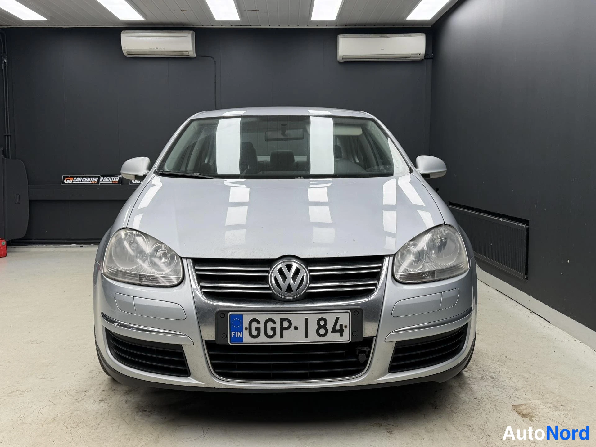 Hopea Volkswagen Jetta 2006, edestä, kuva 3
