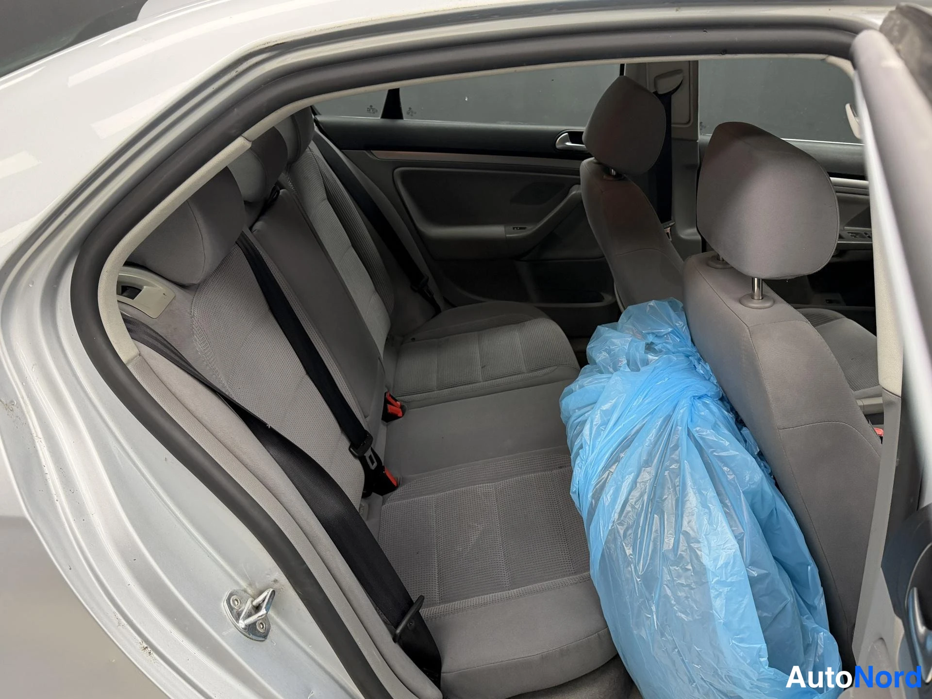 Hopea Volkswagen Jetta 2006, takaistuimet, kuva 12