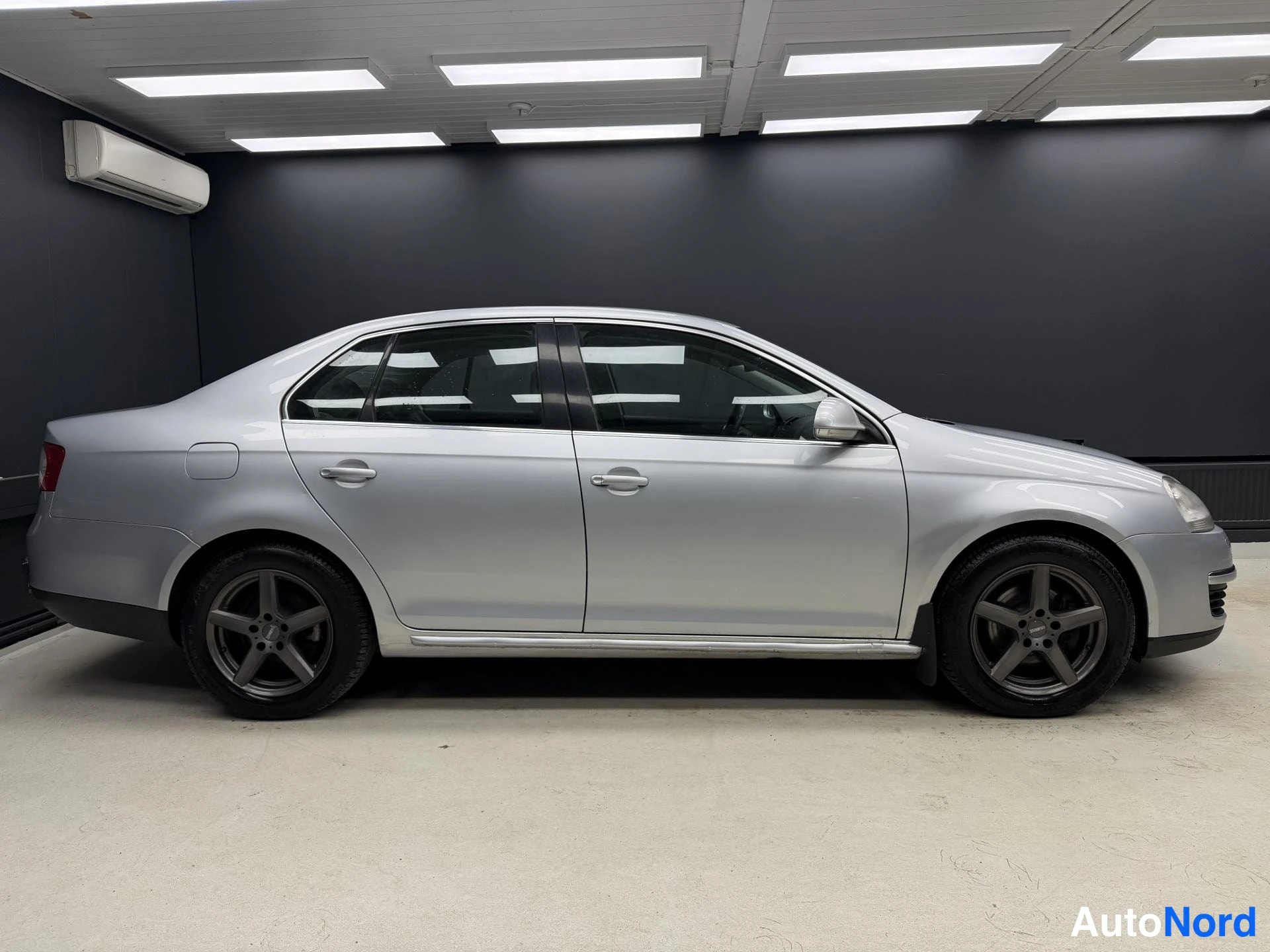 Hopea Volkswagen Jetta 2006, sivulta, kuva 4