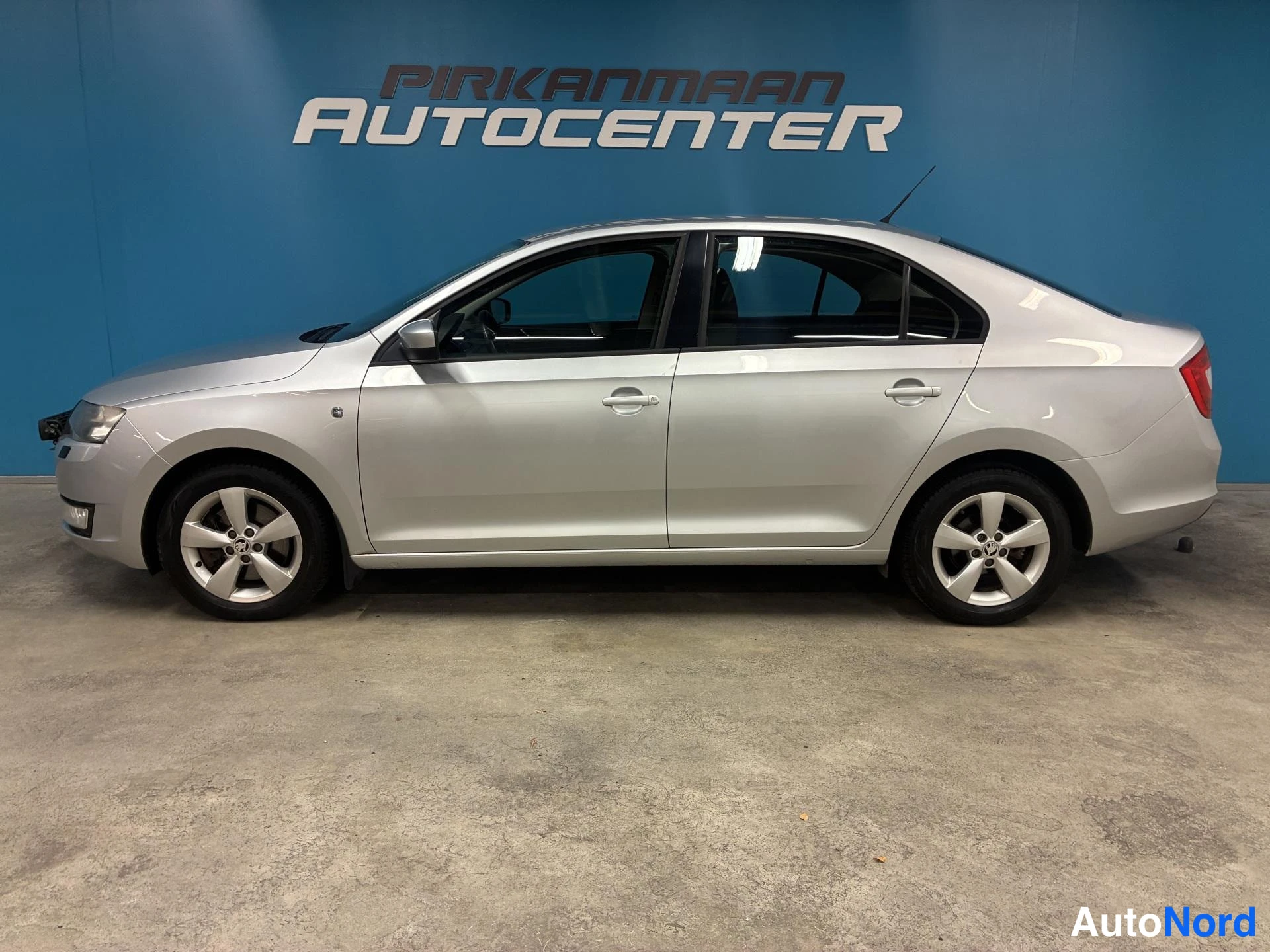 Hopea Skoda Rapid 2013, sivulta, kuva 4