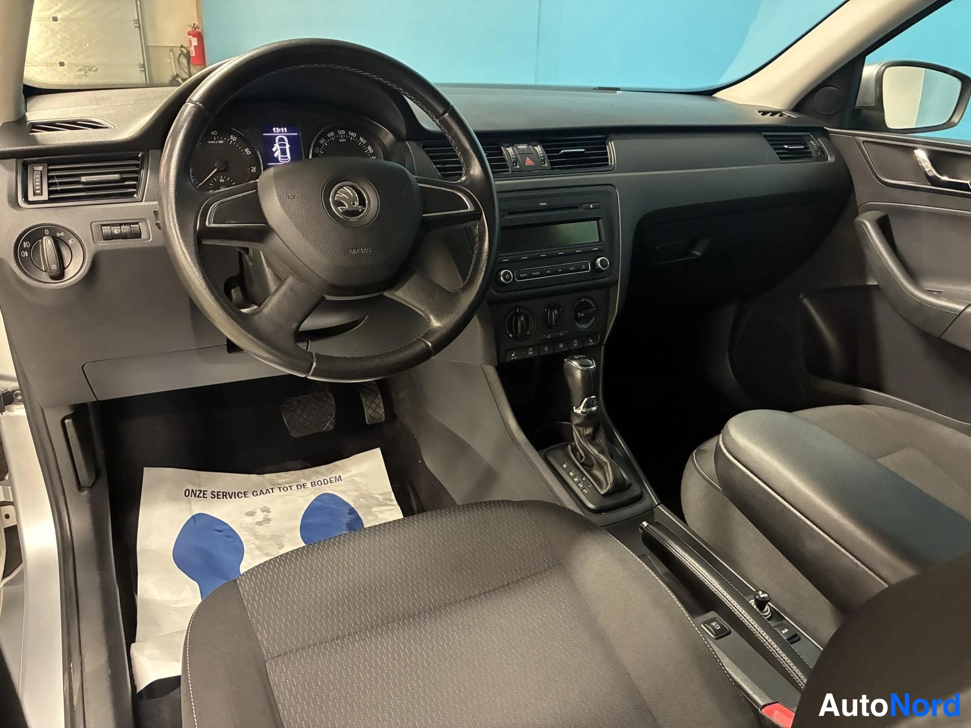 Hopea Skoda Rapid 2013, ohjaamo, kuva 8