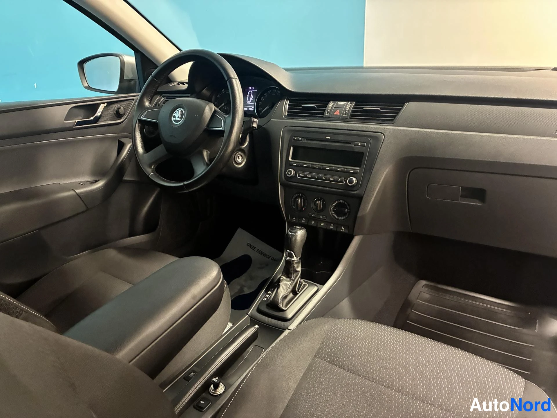 Hopea Skoda Rapid 2013, ohjaamo, kuva 9