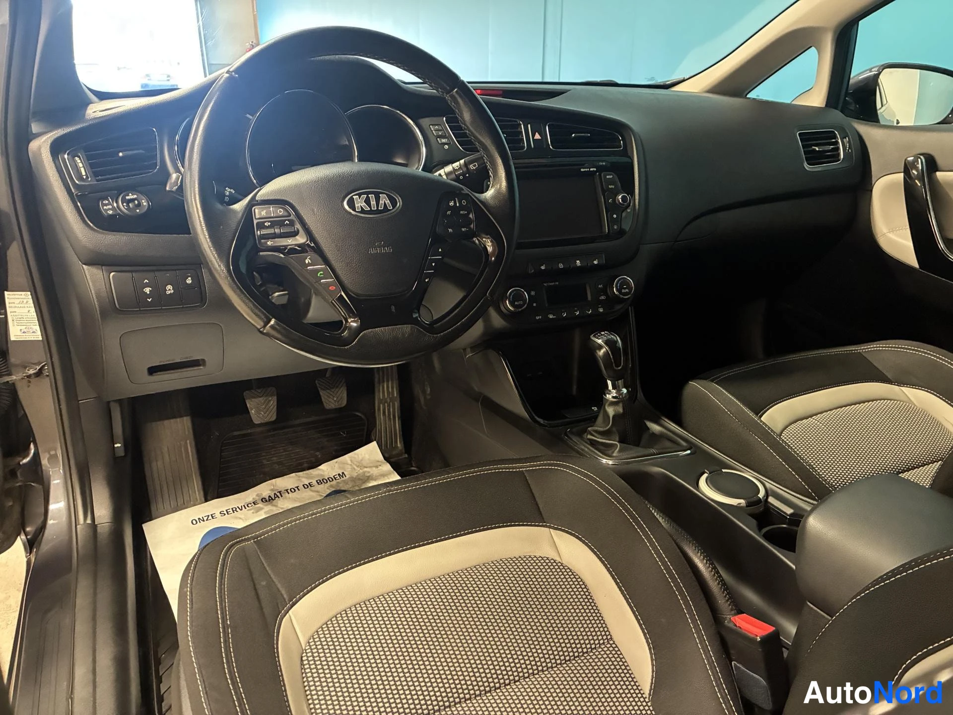 Harmaa Kia Ceed 2014, ohjaamo, kuva 10