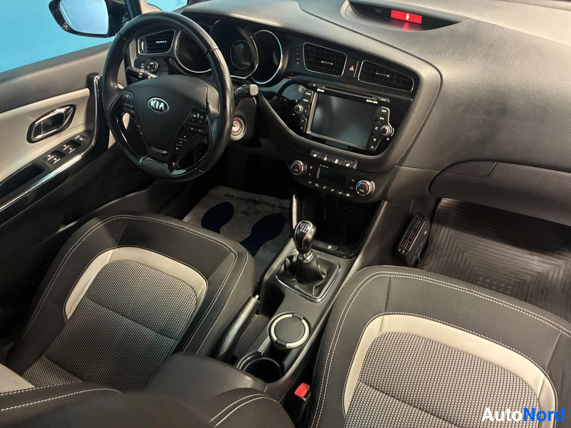 Harmaa Kia Ceed 2014, ohjaamo, kuva 8