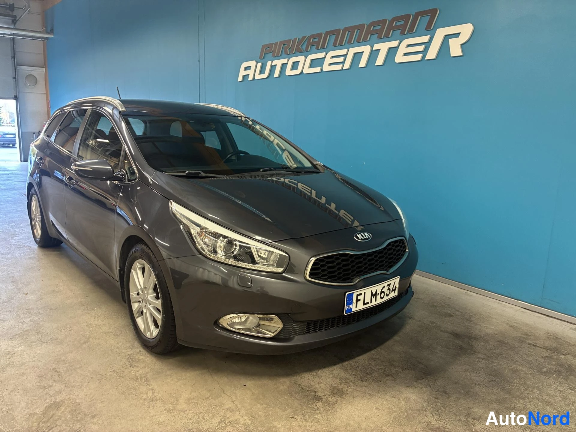 Harmaa Kia Ceed 2014, etuviisto, keula oikealle, kuva 3